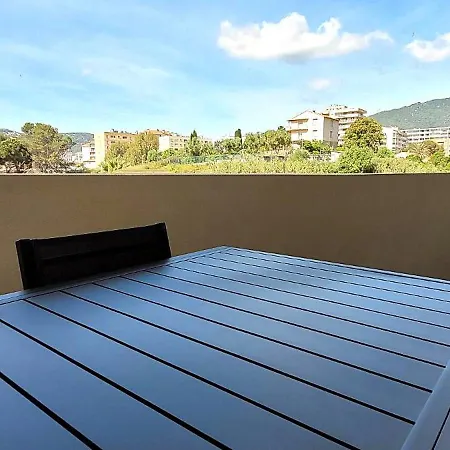Neuf T3 Avec Terrasse, Parking Et Climatisation A Apartament