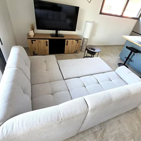 Neuf T3 Avec Terrasse, Parking Et Climatisation A Apartament
