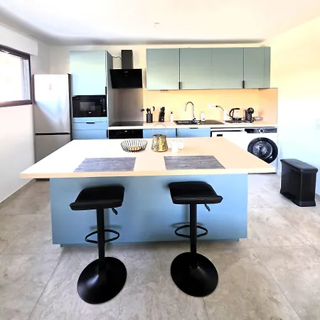 Neuf T3 Avec Terrasse, Parking Et Climatisation A Apartament *